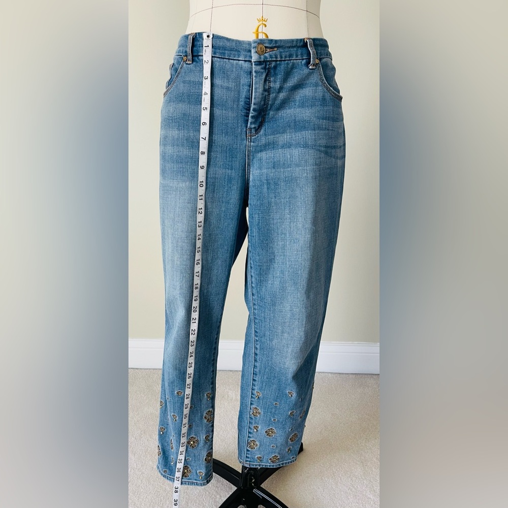 EUC Chico’s So Slimming Foulard Embroidered Girlfriend Ankle Jeans - Picture 4 of 10